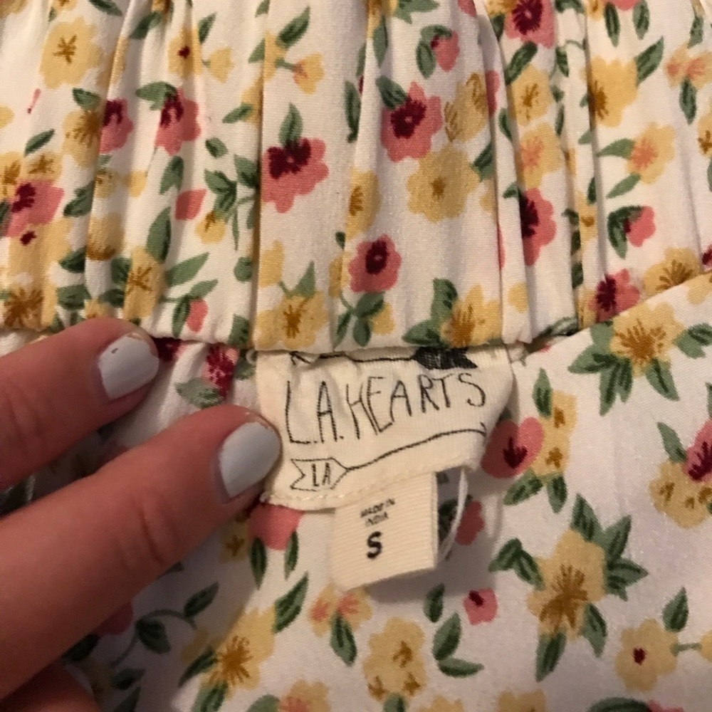 Flowered flowey shorts - Picture 2 of 3